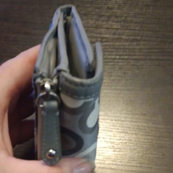 Coach Ashley Optic Art Gray and Navy Tri-Fold Compact Wallet EUC - Picture 11 of 13